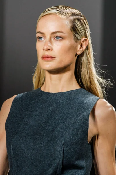 Look 10